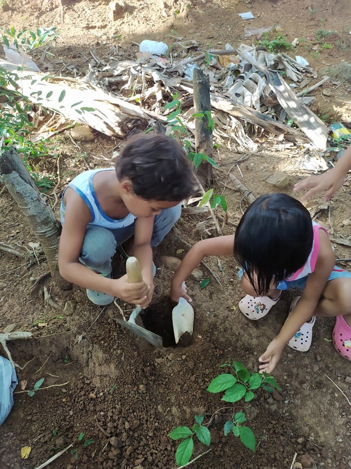 Kids Planting2 